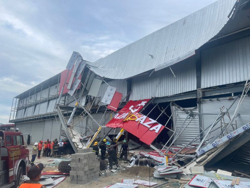 Construcción de plaza comercial que se derrumbó en Santiago había sido paralizada por autoridades