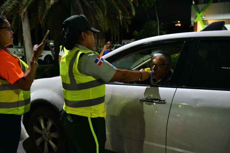¿Vas a tomar? No manejes, Digesett hará pruebas de alcoholímetro esta navidad