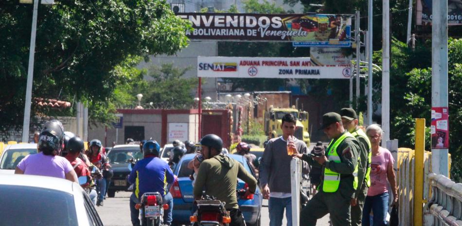 Venezuela cierra frontera con Colombia hasta el lunes previo a investidura presidencial de Maduro