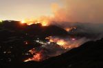 Se elevan a 10 los muertos por incendios en Los Ángeles; hay más de 10,000 estructuras en cenizas