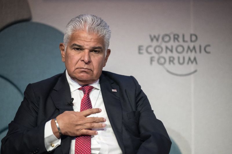 El presidente de Panamá dice que el canal “no fue una concesión ni una dádiva” de EEUU