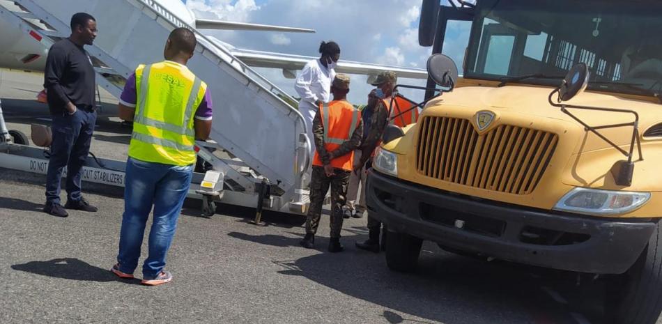 Llegan 135 dominicanos repatriados de EEUU; incluidos de “la vuelta de México”