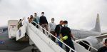 Petro recibe primer avión con 110 colombianos deportados de EE.UU.