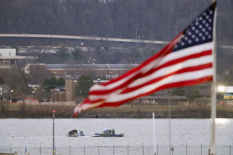 Tras accidente de American Airlines, pilotos se preocupan por complejo espacio aéreo de Washington