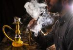 Doctora advierte que un solo sorbo de una hookah equivale a 20 cigarrillos juntos en la boca
