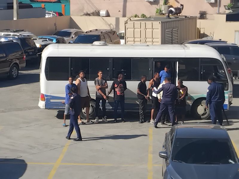 Fallas de seguridad son evidentes en traslado de presos