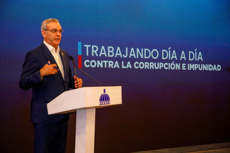 Abinader pide se investigue “más allá” licitación de la OCI cancelada por Contrataciones Públicas
