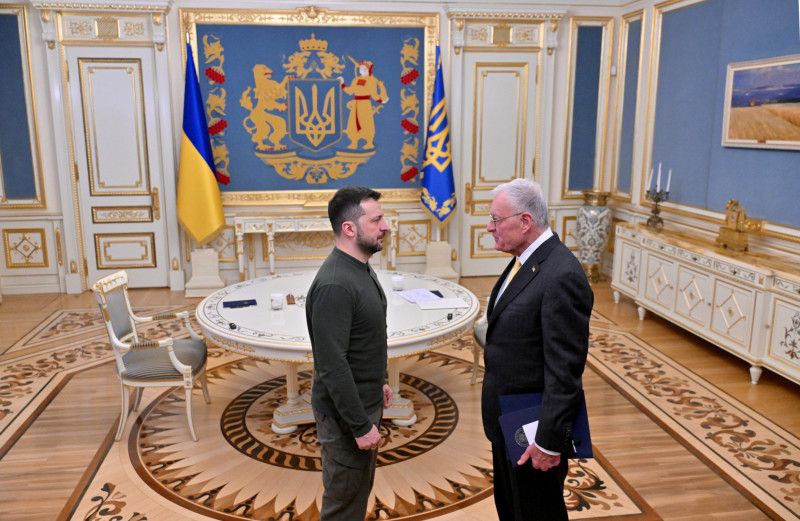 Ucrania y Estados Unidos “continúan” negociaciones de acuerdo sobre explotación de tierras raras