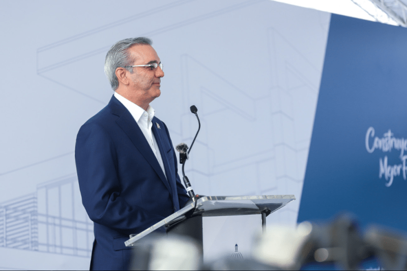 Abinader dice no hay razones para pensar en una depreciación importante del peso dominicano