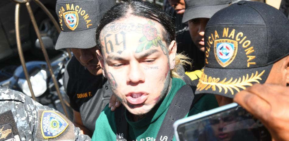 Agentes federales allanan la casa de Tekashi en Florida