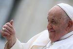 Radiografía de tórax del papa confirma su mejoría