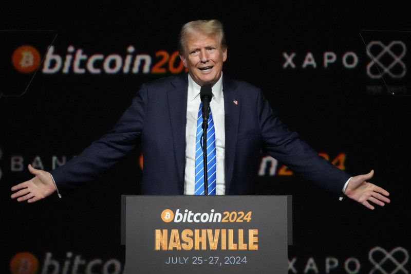 El imperio criptomonedas de Trump se expandirá con nueva stablecoin y fondos de inversión