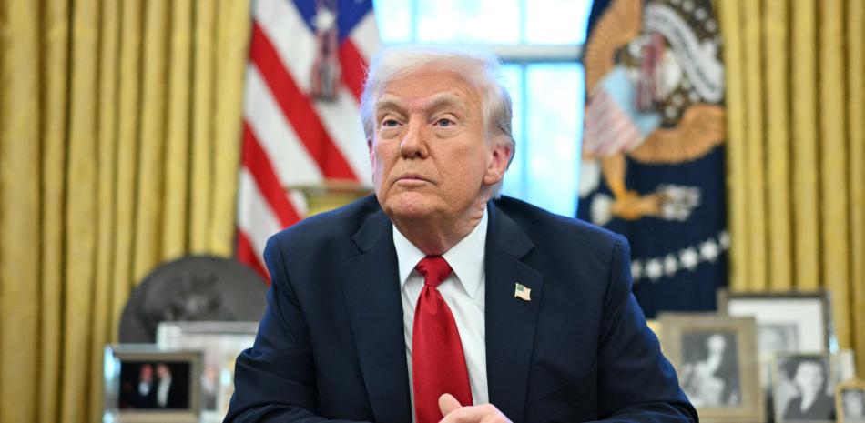 Juez federal ve presunto desacato de la administración Trump por expulsión de migrantes