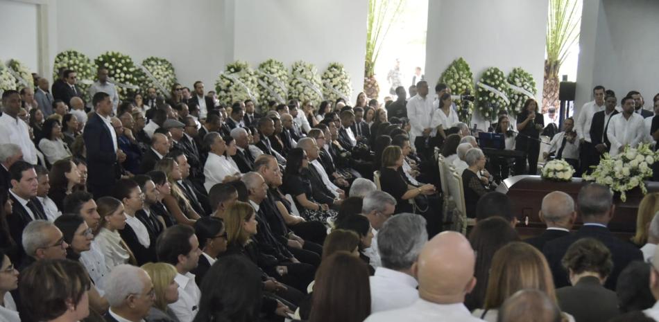 Abinader y Raquel Peña asisten al velatorio del hijo de Eduardo Estrella en Santiago Abinader y Raquel Peña asisten al velatorio del hijo de Eduardo Estrella en Santiago