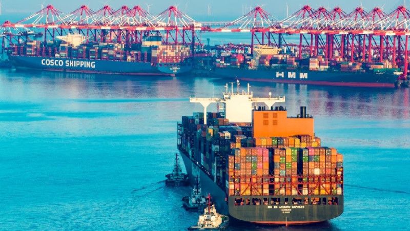 Economista advierte déficit comercial es una presión para la deuda