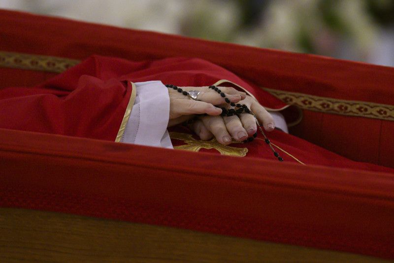 ¿Qué es la tanatopraxia, la técnica que conserva el cuerpo del papa Francisco?