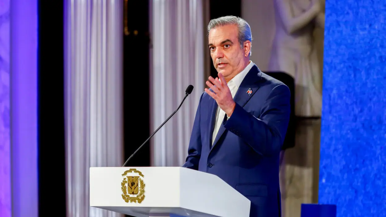 Abinader: “Tráfico aéreo entre Haití y República Dominicana continuará cerrado”