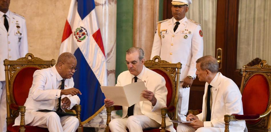 Embajador de Haití presenta cartas credenciales al presidente Abinader