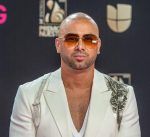 Wisin confiesa pensó en el suicidio tras la muerte de su hija de un mes de nacida