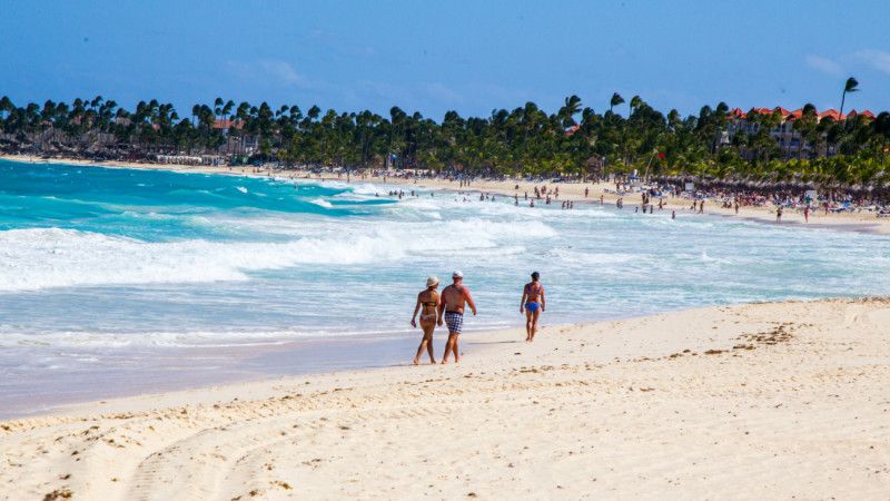 Turismo dominicano crece a menor ritmo en 2025 por menor flujo de vuelos desde EEUU y Canadá