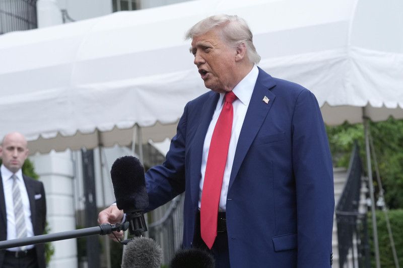 Trump afirma que EEUU ha sido estafado por billones de dólares en materia comercial y militar