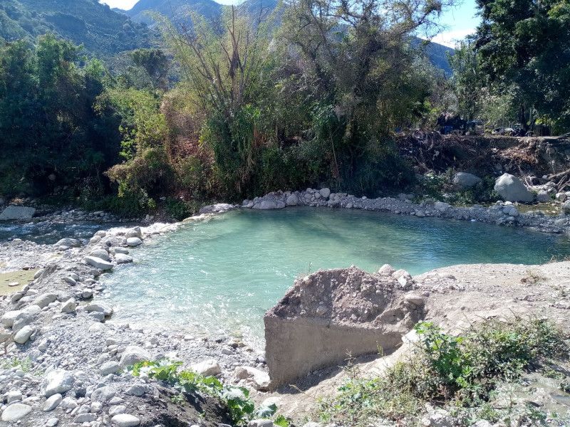 Las pozas claras de Guayabal: tinas y charcos que invitan al baño