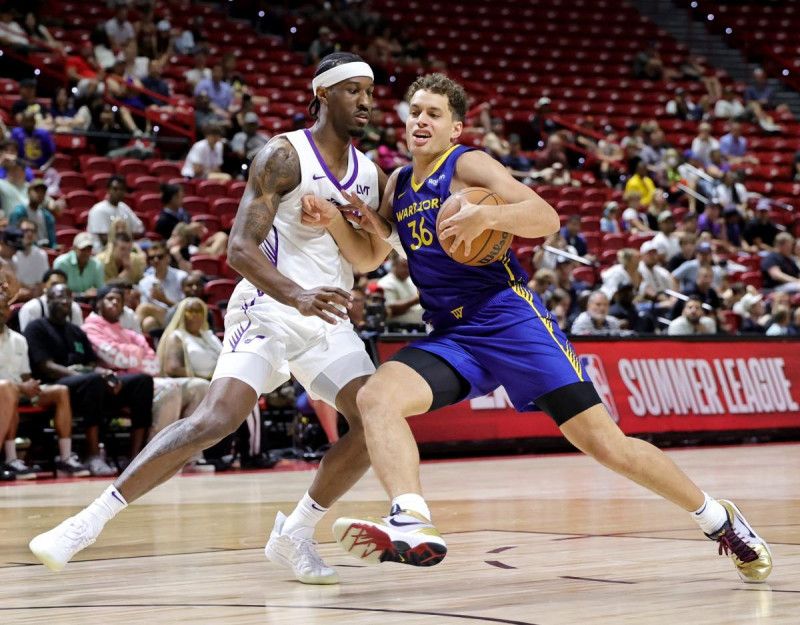 Chris Mañón recibe un contrato de doble vía por parte de los Lakers de Los Angeles