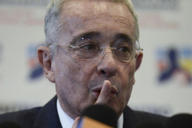 Condenan al expresidente colombiano Álvaro Uribe a 12 años de prisión domiciliaria