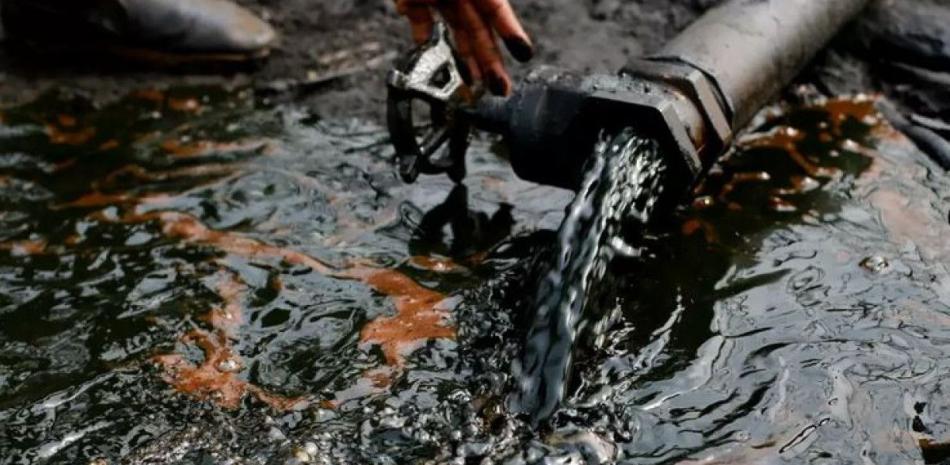 El petróleo sube antes de reunión Trump-Putin