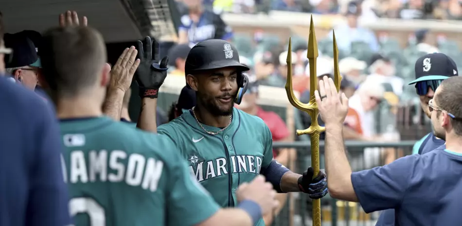 Julio Rodríguez batea de 4-3 con su jonrón 25, pero Filis vencen a Seattle