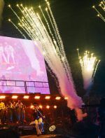 Bad Bunny pone a “perrear” a personas con discapacidad auditiva al ritmo de los intérpretes de señas