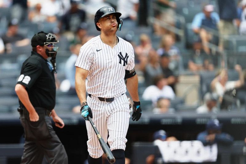 Stanton y Rice conectan jonrones y Yankees vencen 7-4 a Rays en agitado día de traspasos