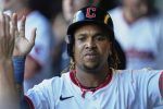 José Ramírez conecta 3 hits para ayudar a los Guardianes a acercarse al puesto de comodín