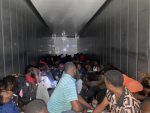 Migración intercepta furgón que traía 79 haitianos indocumentados al país