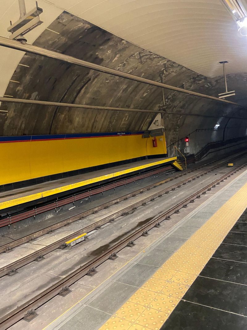 Opret retira plafones despegados de estación Rosa Duarte en la Línea 2 del Metro de Santo Domingo