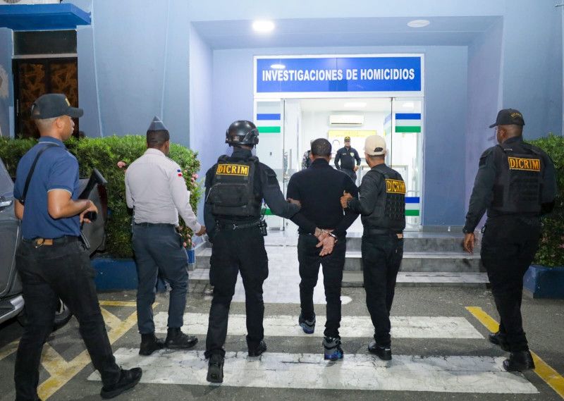 Policía Nacional apresa a “Copita”, condenado por triple homicidio en Azua Policía Nacional apresa a “Copita”, condenado por triple homicidio en Azua