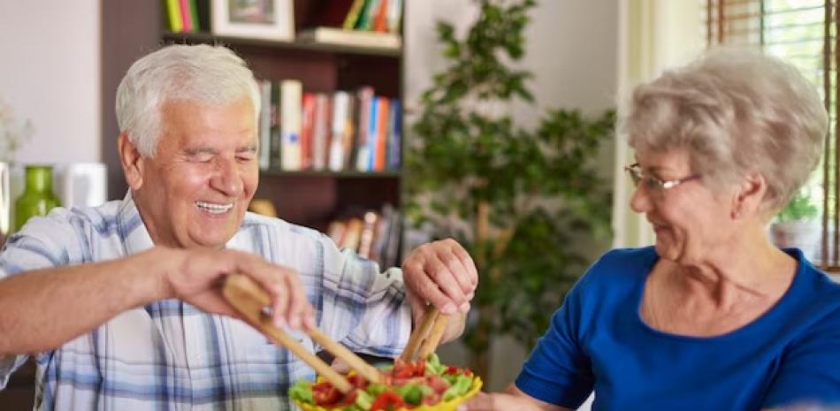 Comer bien en la vejez es fundamental para mantener la fuerza e independencia