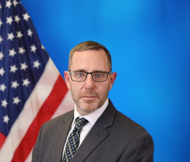 Llenar sus formularios con información real: La petición del nuevo cónsul general de EE.UU. en RD