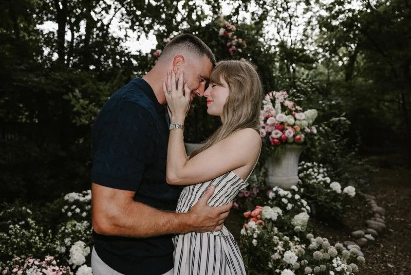 El “cuento de hadas” se convierte en realidad: Taylor Swift y Travis Kelce se comprometen
