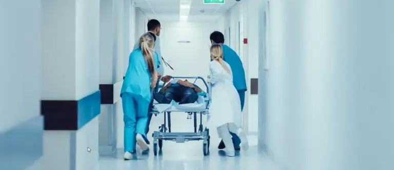 El alto costo de un sistema curativo El alto costo de un sistema curativo