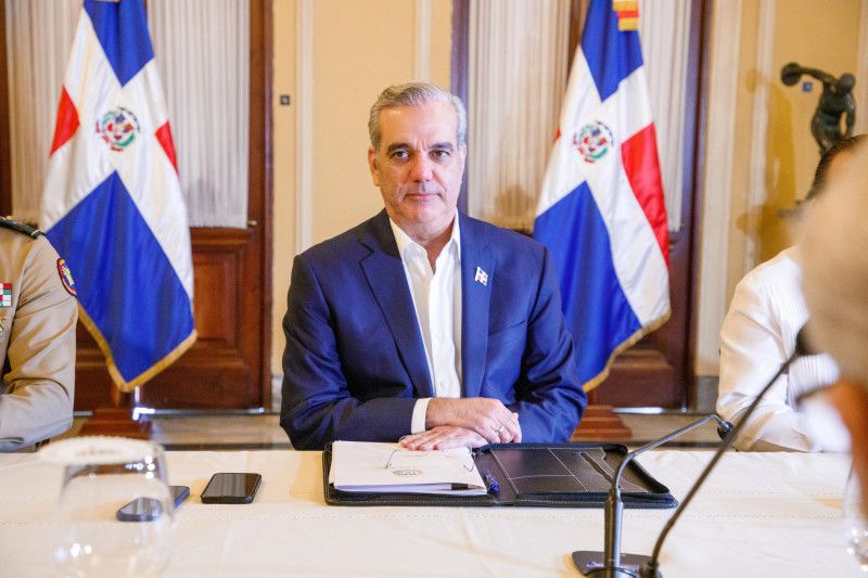 Abinader llama a la población a estar alerta y seguir recomendaciones oficiales por las lluvias