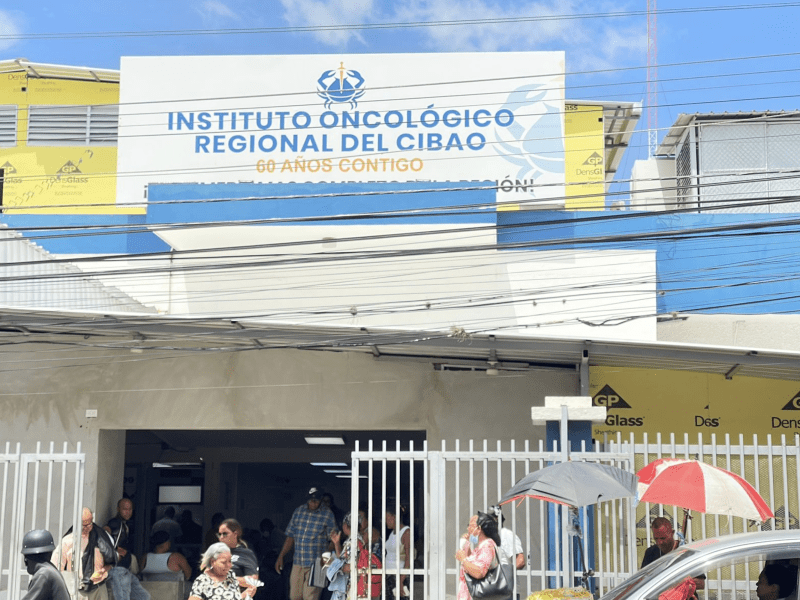Renuncias y despidos: Seis médicos abandonan el Instituto Oncológico del Cibao