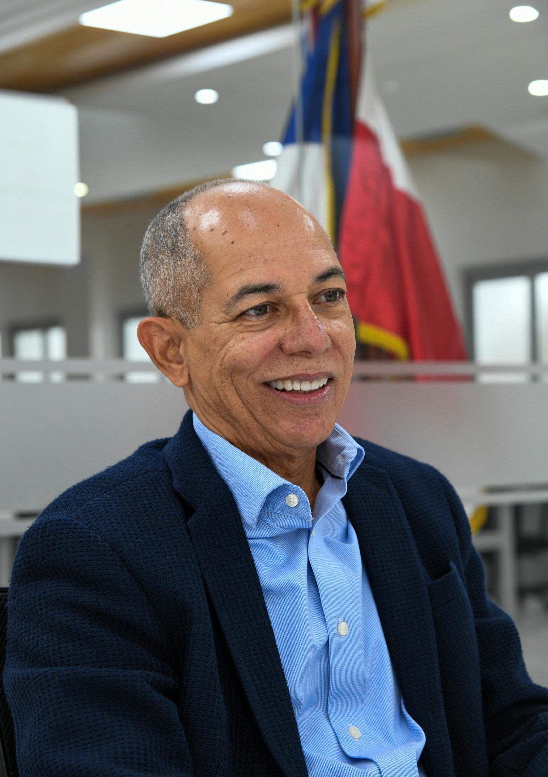 Emigdio Mercedes está impulsando una iniciativa que permitiría a los ciudadanos grabar en video a conductores que violen la Ley 63-17 de Tránsito y, a cambio, recibir un beneficio económico.