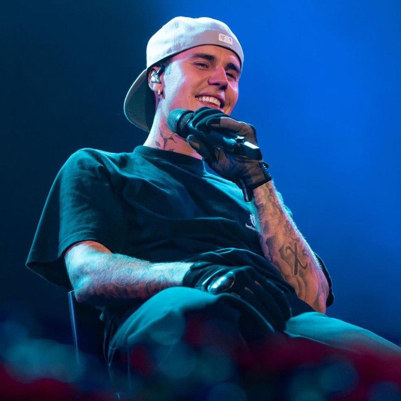 Justin Bieber reaparece escuchando música de El Alfa ante preocupación por su salud mental