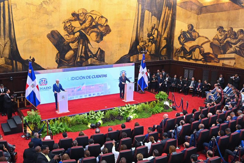 Empresarios buscan transferir a Trabajo autorización para excederse en contratación de extranjeros