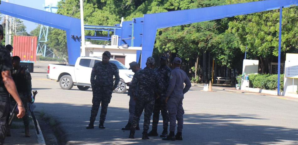 Evacúan personal de la zona franca Codevi, por manifestación de haitianos en Juana Méndez