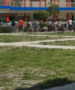 Continúan ingresados dos estudiantes de liceo de Barahona tras inhalar sustancia desconocida