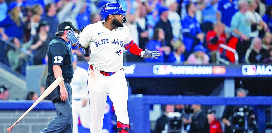 Vladimir Guerrero Jr. batea sexto jonrón de playoffs y los Azulejos llevan serie a séptimo partido