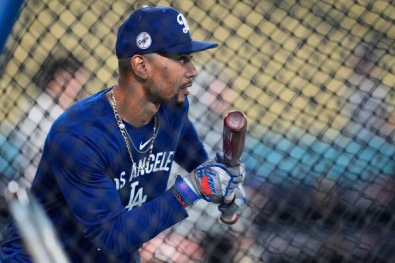 Mookie Betts gana el premio Roberto Clemente