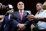 Trump indultó a Rudy Giuliani y a otros, según un funcionario